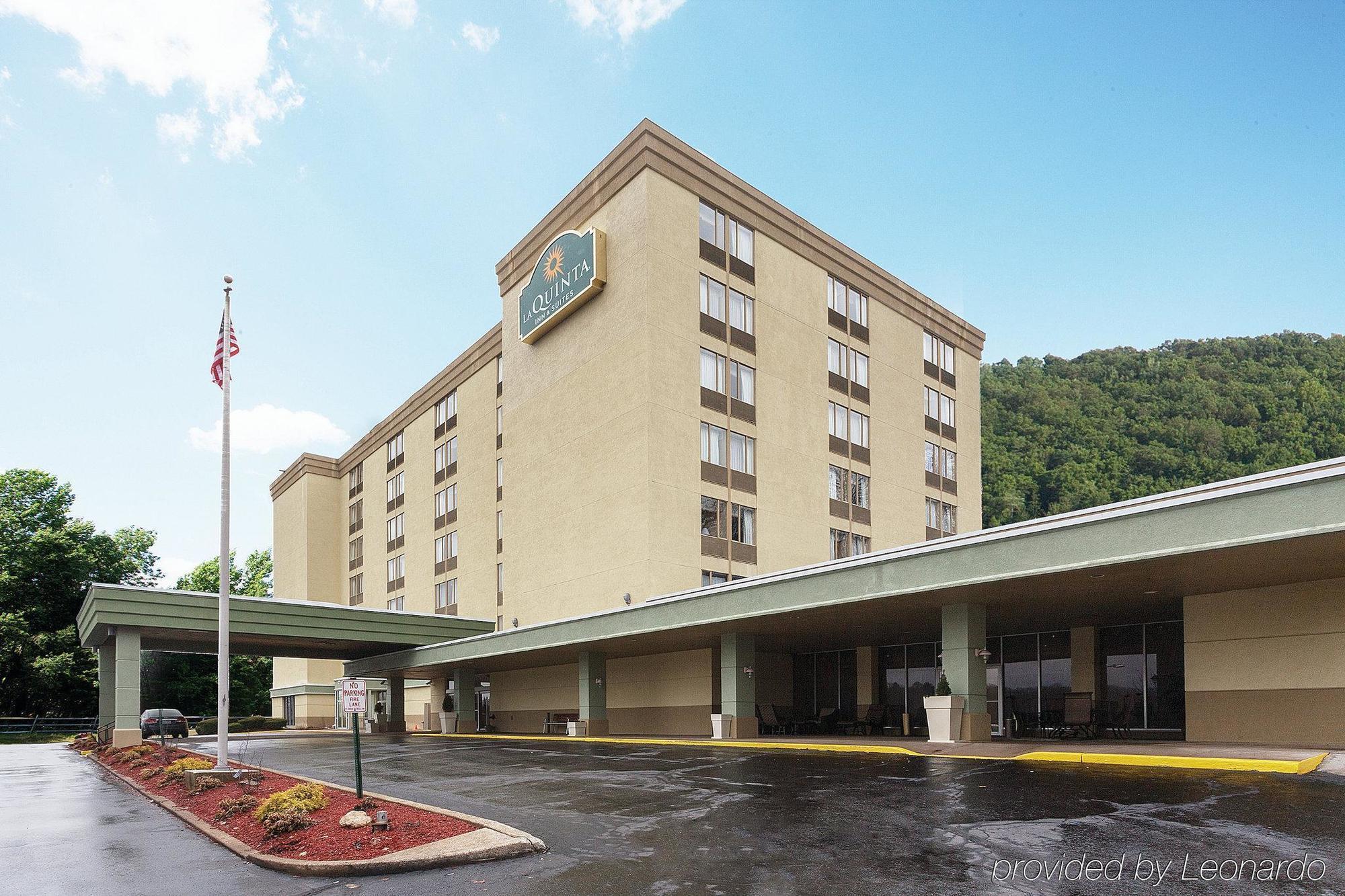 La Quinta Inn & Suites Pittsburgh North Exteriér fotografie